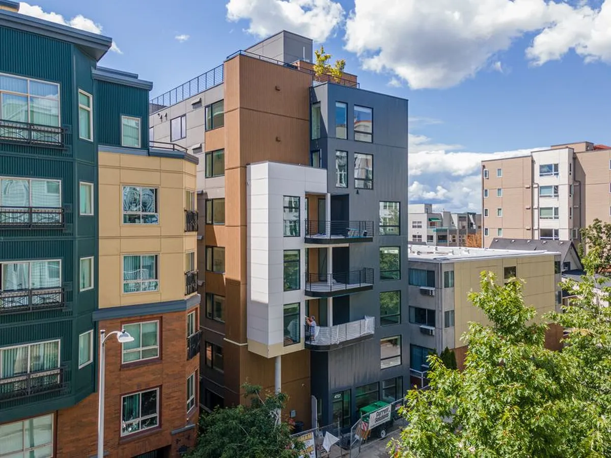 Urban Apartments With Comfortable Layouts Reference: Urban Convenience Meets High End Comfort Living At The Montclair